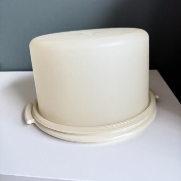 Vintage Tupperware White Cake Pie Carrier Keeper 10 Inch Plastic Collectible T36 - Picture 1 of 10